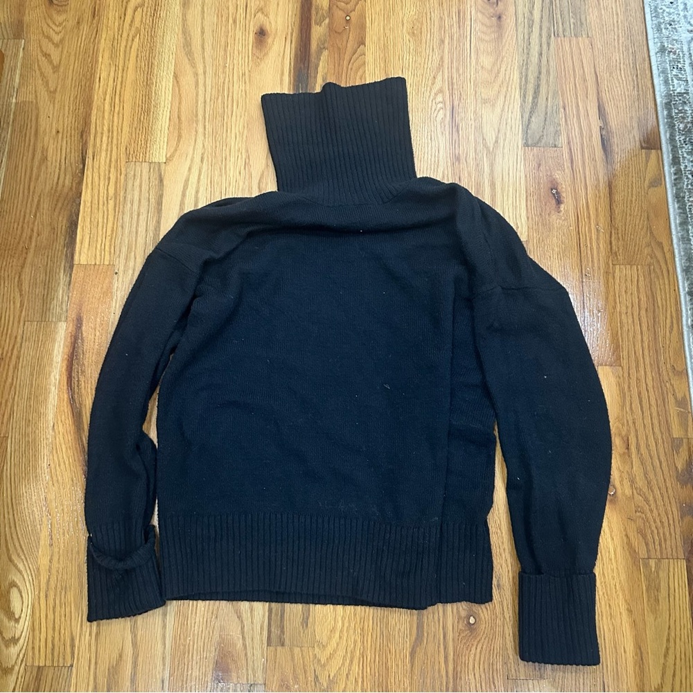 black old navy turtleneck sweater
